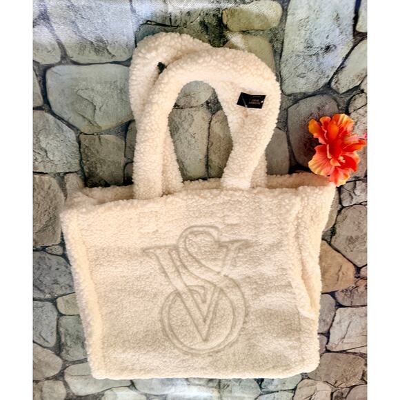 NWT VICTORIAS SECRET SHERPA BAG - Picture 8 of 10